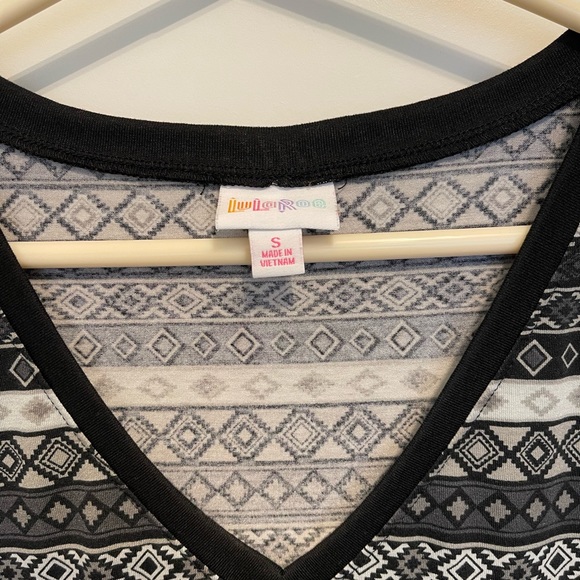 Lularoe black and white Aztec print tshirt - Picture 4 of 7